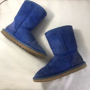UGG ♡ Classic Short • Size 5